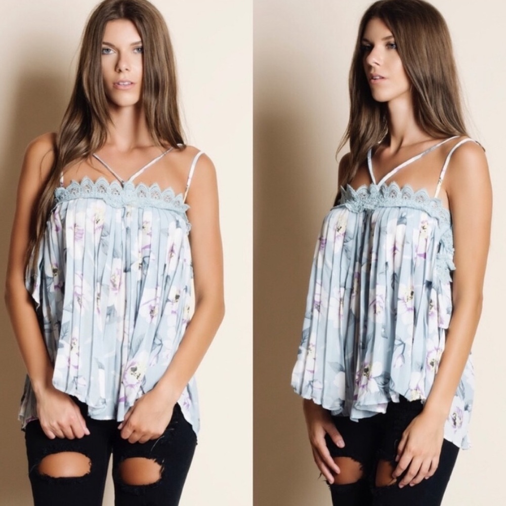 ⚡️Strappy Cold Shoulder Floral Top